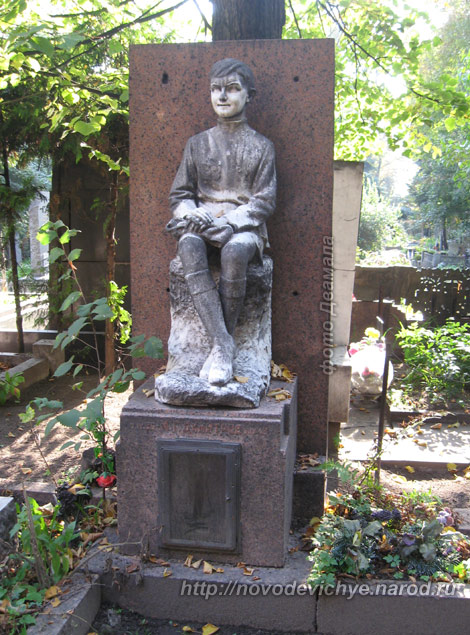 могила М. Димитрова, фото Двамала, вариант 2010 г.